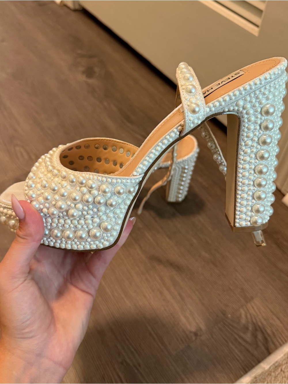 Steve Madden Women's Pearl Embellished White Block Heel Sandals - Picture 4 of 4